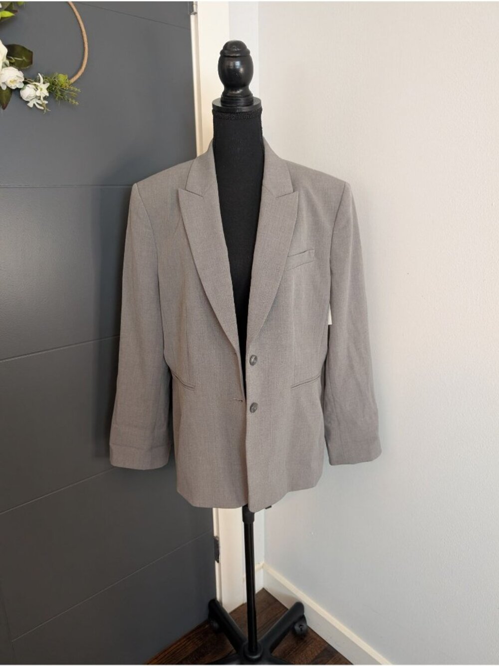 Tahari ASL Light Gray Peak Lapel Stripe Lining Double Button Blazer - 18